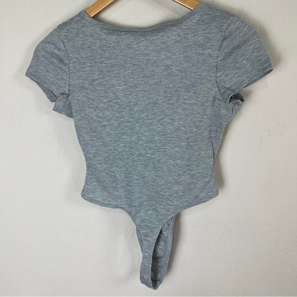 NEW Dippin' Daisys Gray Waffle‎ Short Sleeve Henley Bodysuit Size Extra Small - Picture 3 of 7